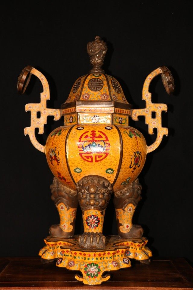 独特收藏老件纯铜景泰蓝珐琅彩三兽足六角如意耳龙盖薰香炉摆件