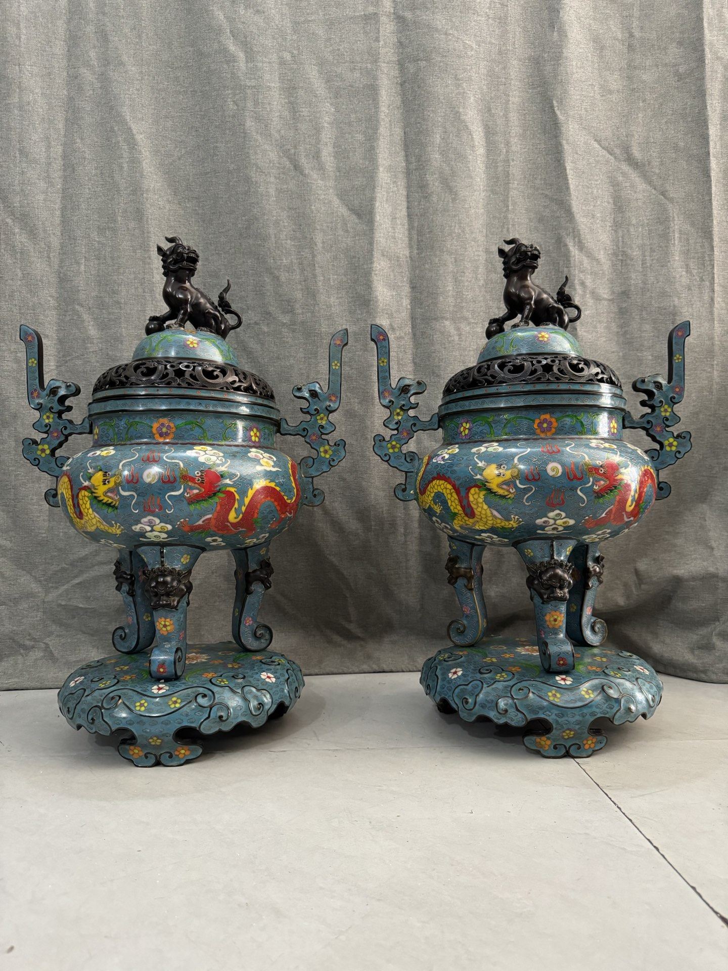 早期收藏纯铜景泰蓝掐丝珐琅双龙戏珠狮盖长兽耳薰香炉摆件一对