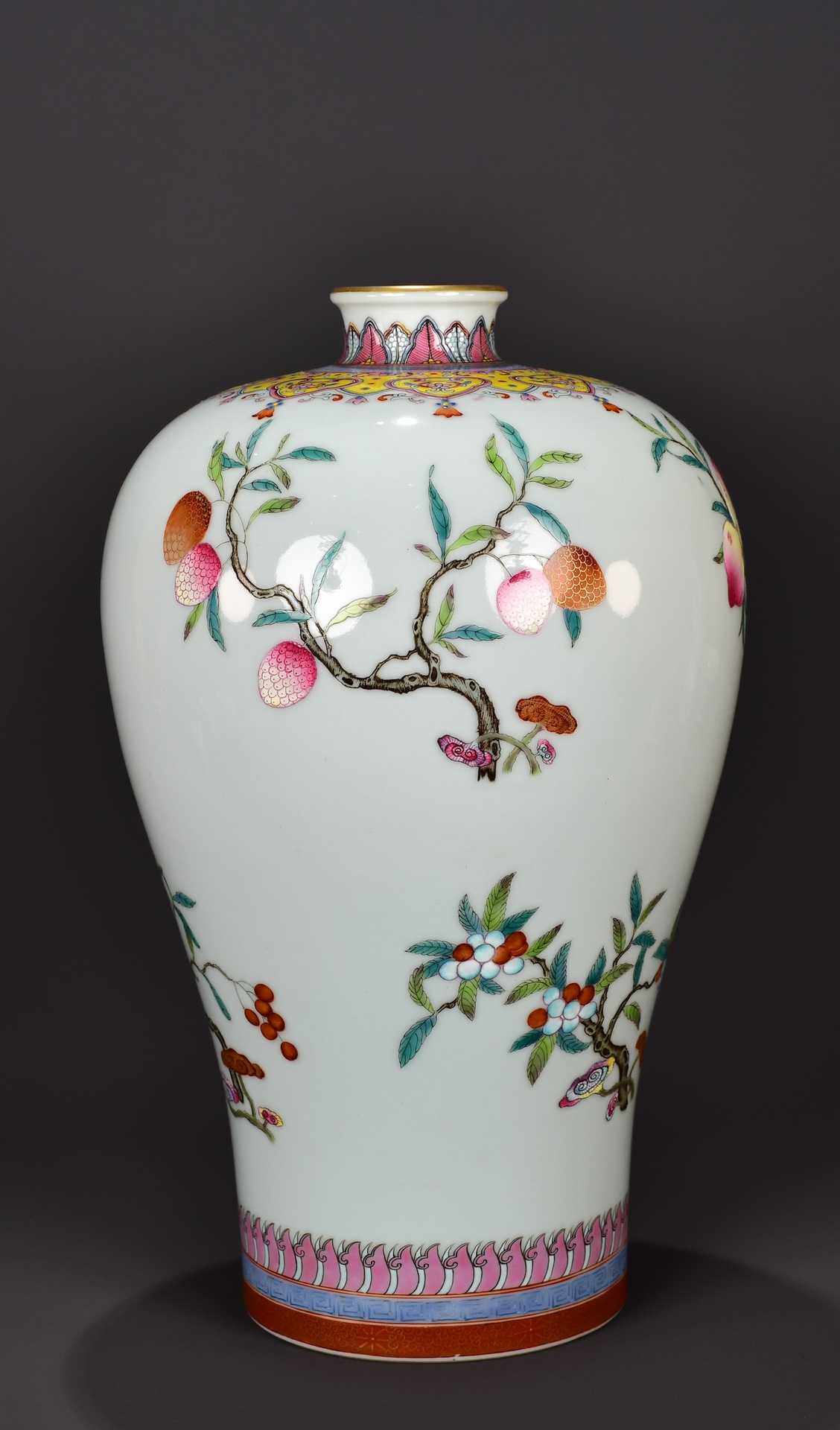 书房文玩瓷器雍正款粉彩瓷高38*24公分折枝花果纹梅瓶摆件