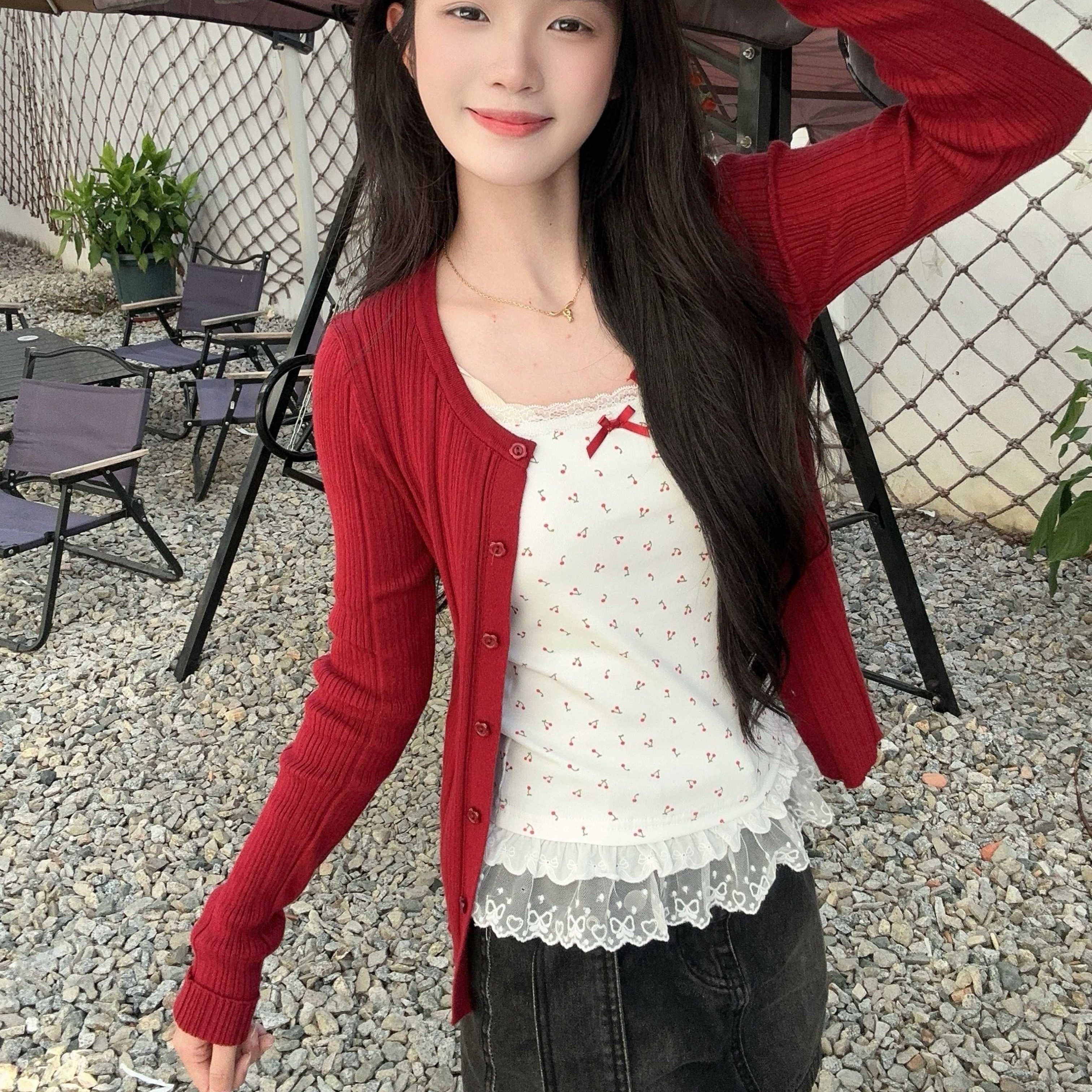 2026新款慵懒风红色针织外套女早春季小个子短款上衣毛衣开衫外搭,女装/女士精品,毛针织衫,淘宝优惠券,粉丝福利购,淘宝优惠卷