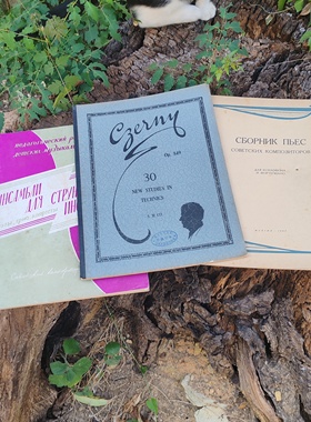 ins风复古怀旧外文旧乐谱古董老琴谱钢琴谱家居装饰摆件摄影道具