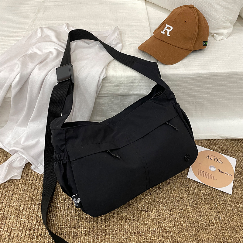 大容量女包流浪包女式2025新款上班通勤托特包轻便旅行帆布斜挎包