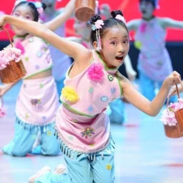 新款花挑娃娃跳春来喜庆节目挑花花儿童演出服装花篮道具花挑舞蹈