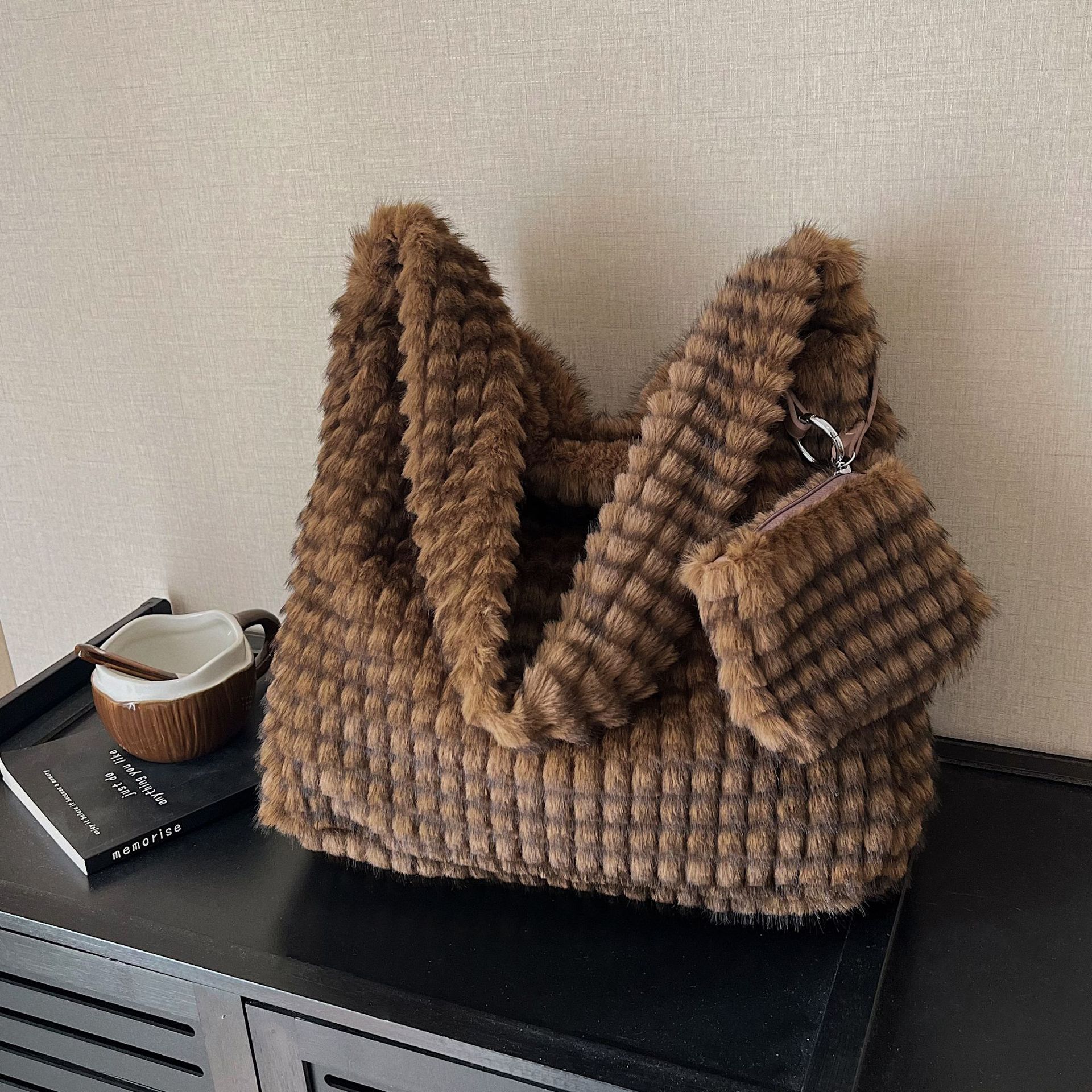 格子毛绒包女大容量2025新