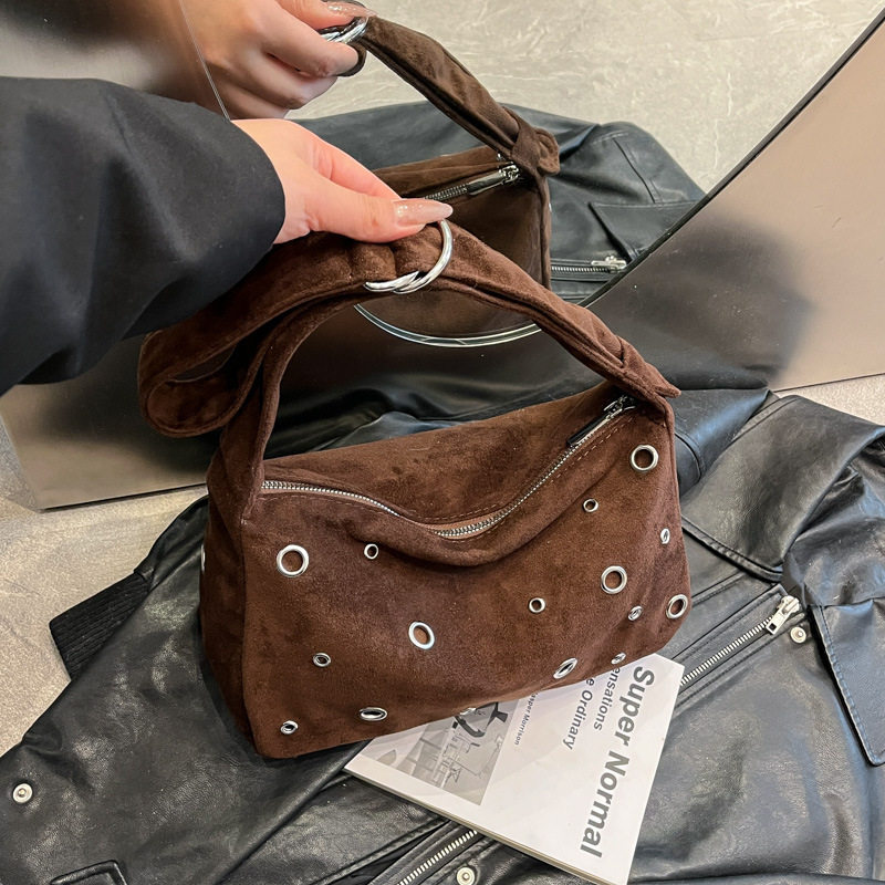 复古潮酷辣妹铆钉小众法棍腋下包2025新款秋冬时尚单肩包斜挎包女