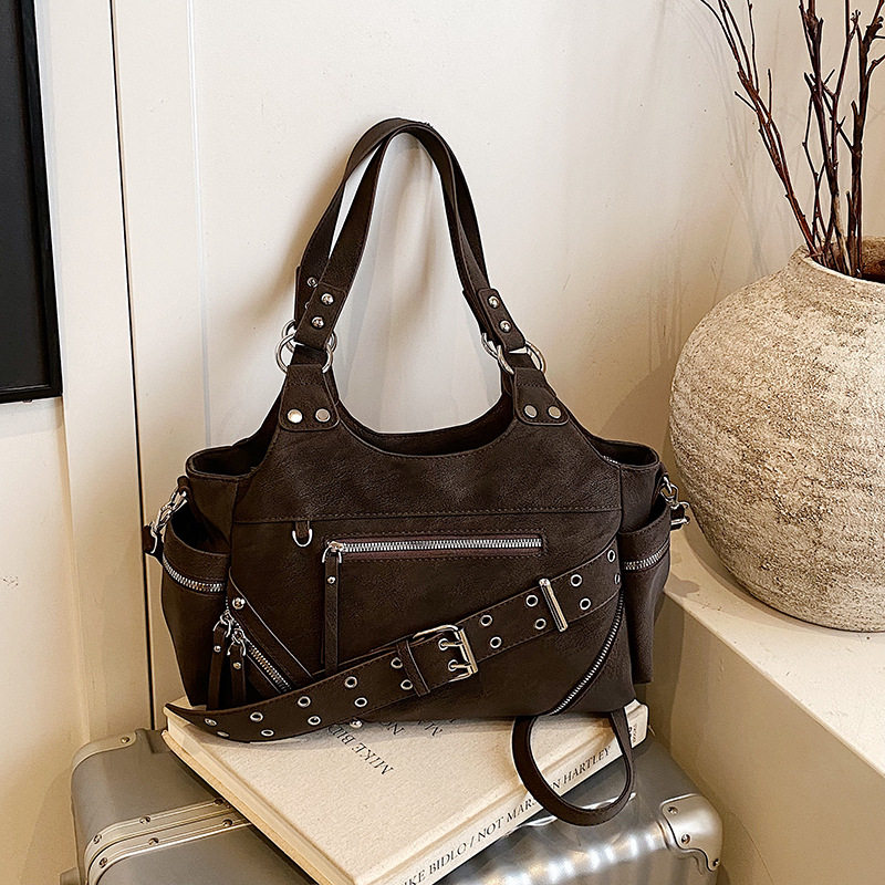 美式复古大容量包包女2025新款时尚通勤斜挎包重工铆钉单肩腋下包,箱包皮具/热销女包/男包,单肩包,淘宝优惠券,粉丝福利购,淘宝优惠卷