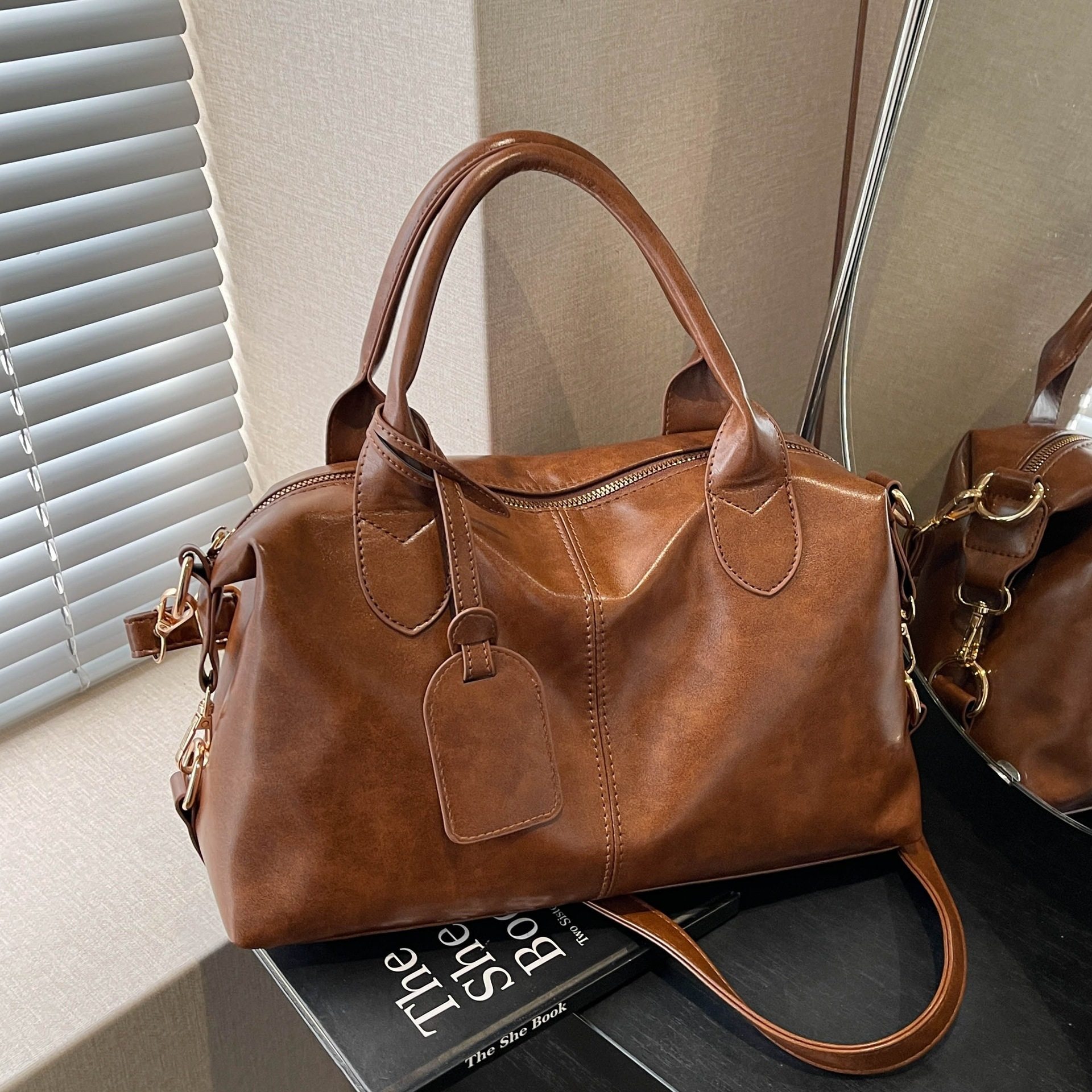 大容量油蜡皮手提包包女2026新款复古高级感通勤波士顿单肩斜挎包,箱包皮具/热销女包/男包,单肩包,淘宝优惠券,粉丝福利购,淘宝优惠卷