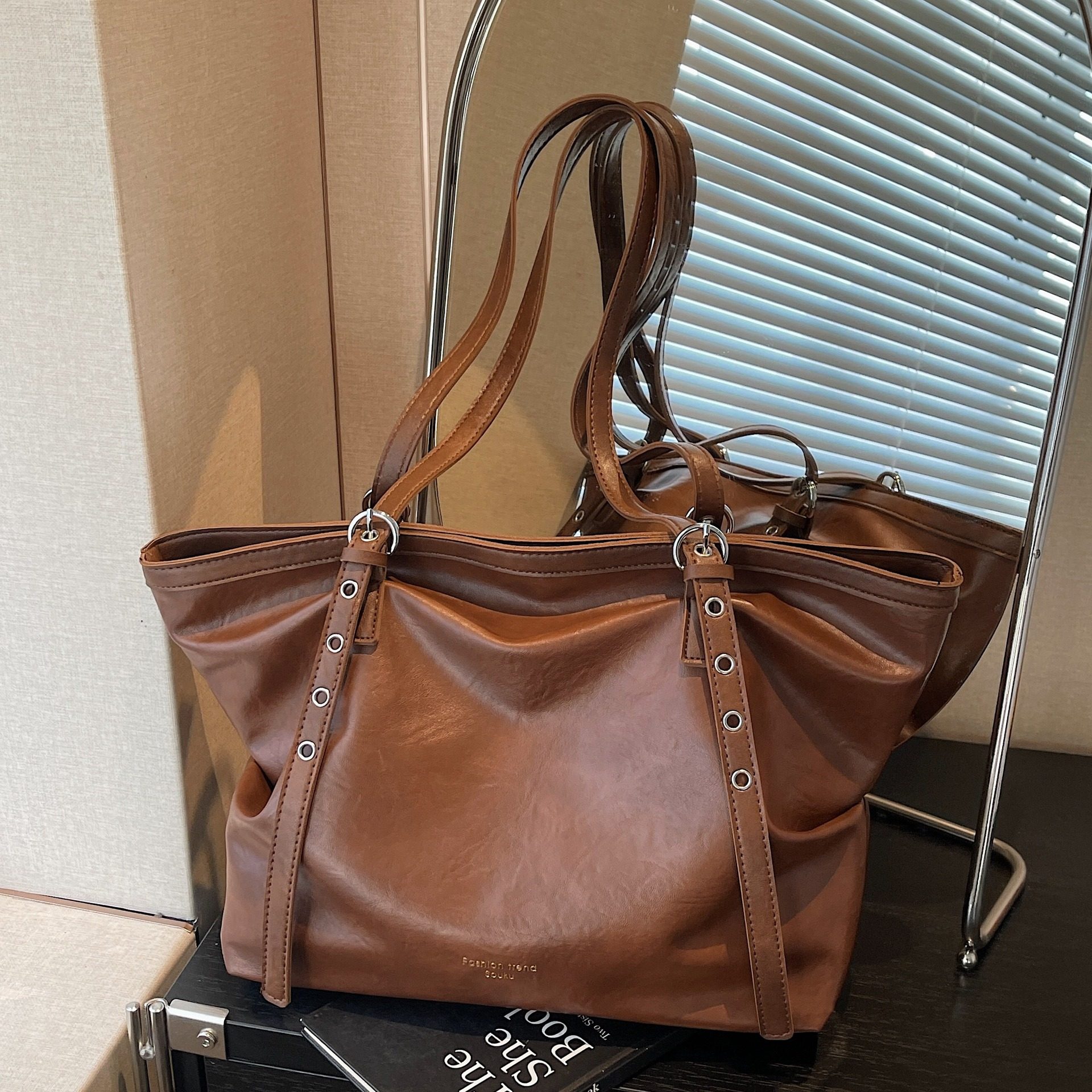 复古简约大容量托特包包女2025新款时尚单肩手提包百搭休闲通勤包,箱包皮具/热销女包/男包,腋下包,淘宝优惠券,粉丝福利购,淘宝优惠卷