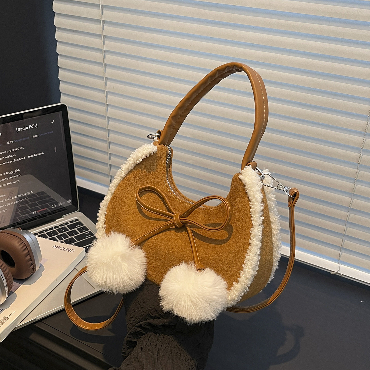 复古麂皮绒毛绒小包包女2026新款潮时尚韩国腋下包百搭斜挎新月包,箱包皮具/热销女包/男包,单肩包,淘宝优惠券,粉丝福利购,淘宝优惠卷