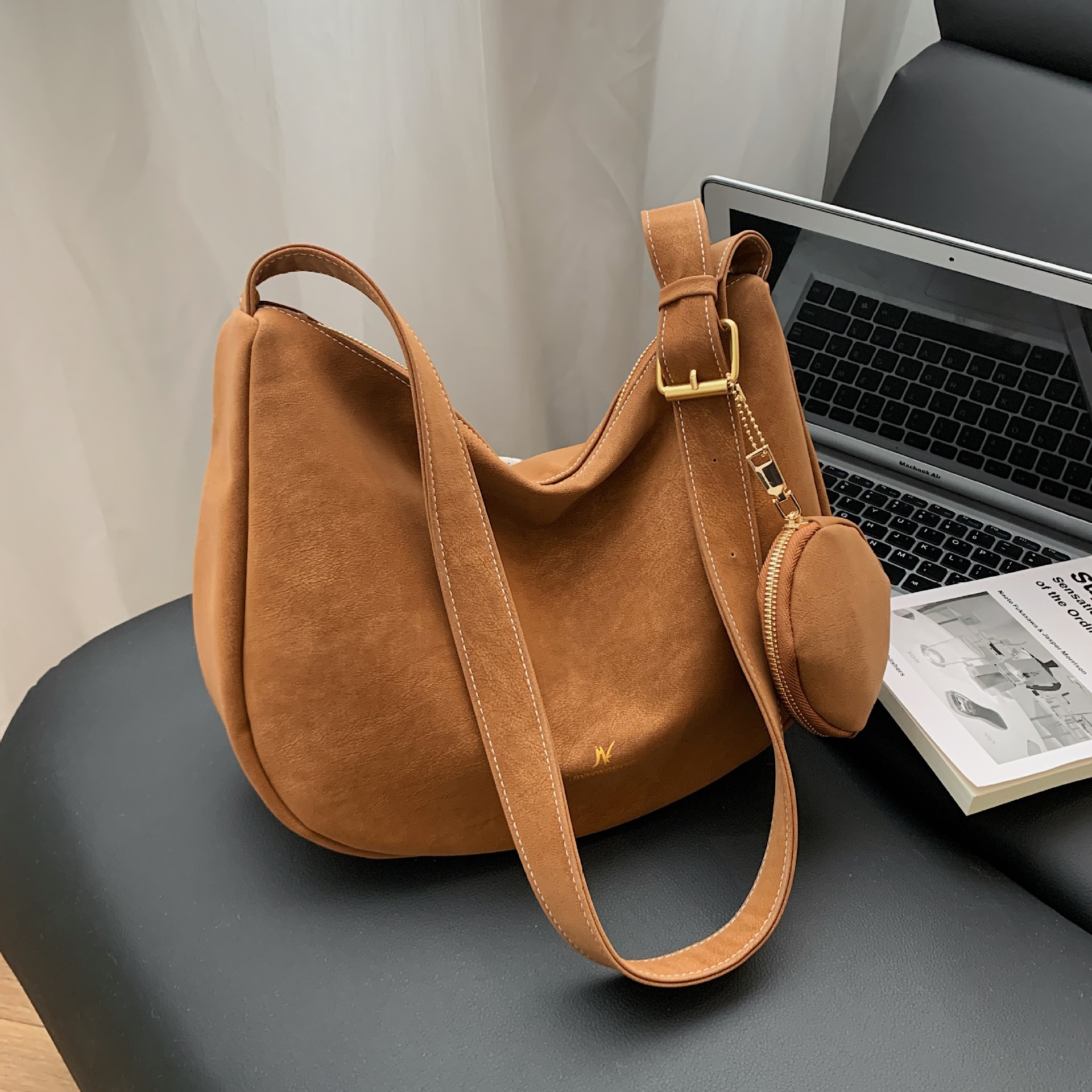 法式复古休闲斜挎包女2025