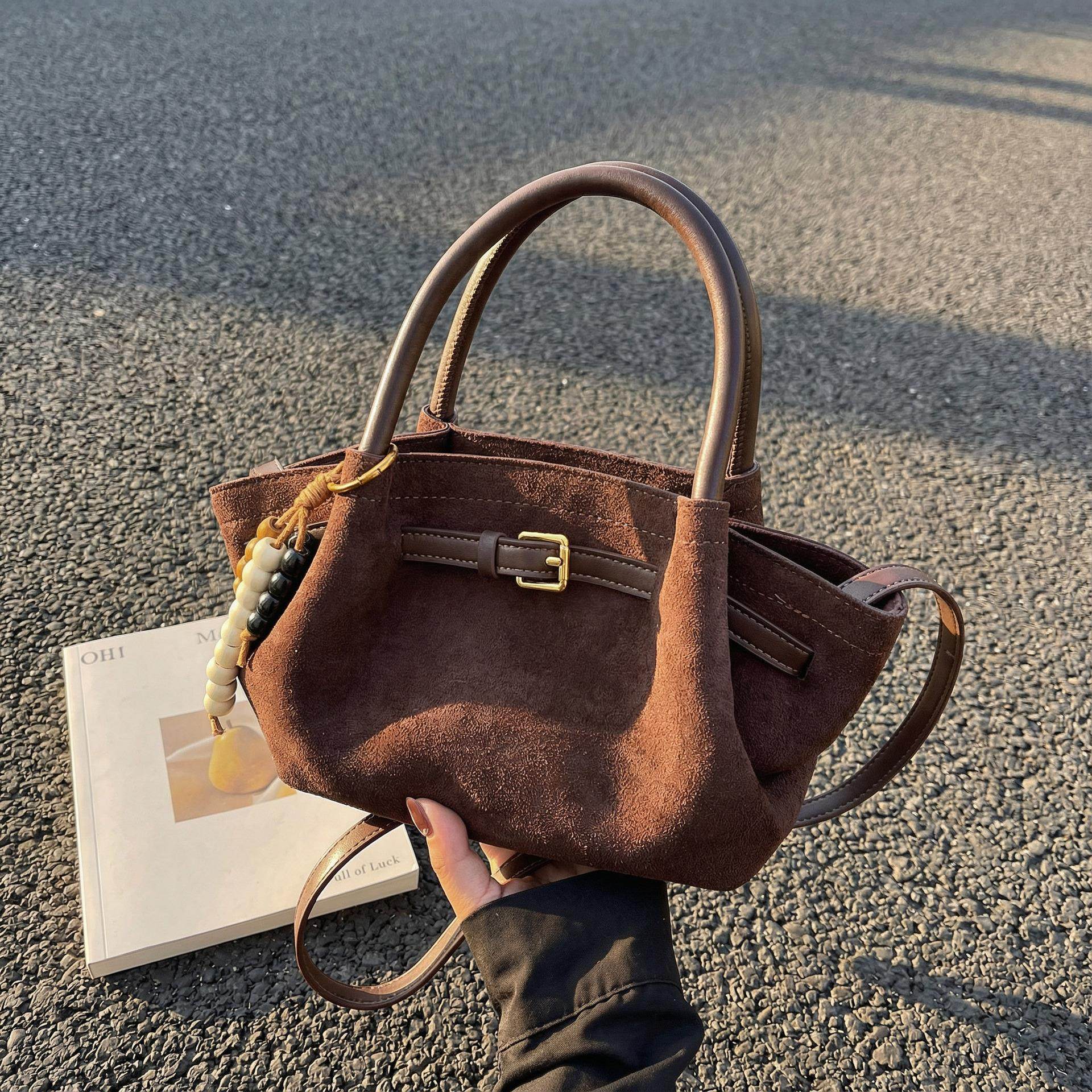 麂皮绒水桶包包女小众2026新款休闲磨砂复古斜挎包手提褶皱托特包,箱包皮具/热销女包/男包,单肩包,淘宝优惠券,粉丝福利购,淘宝优惠卷