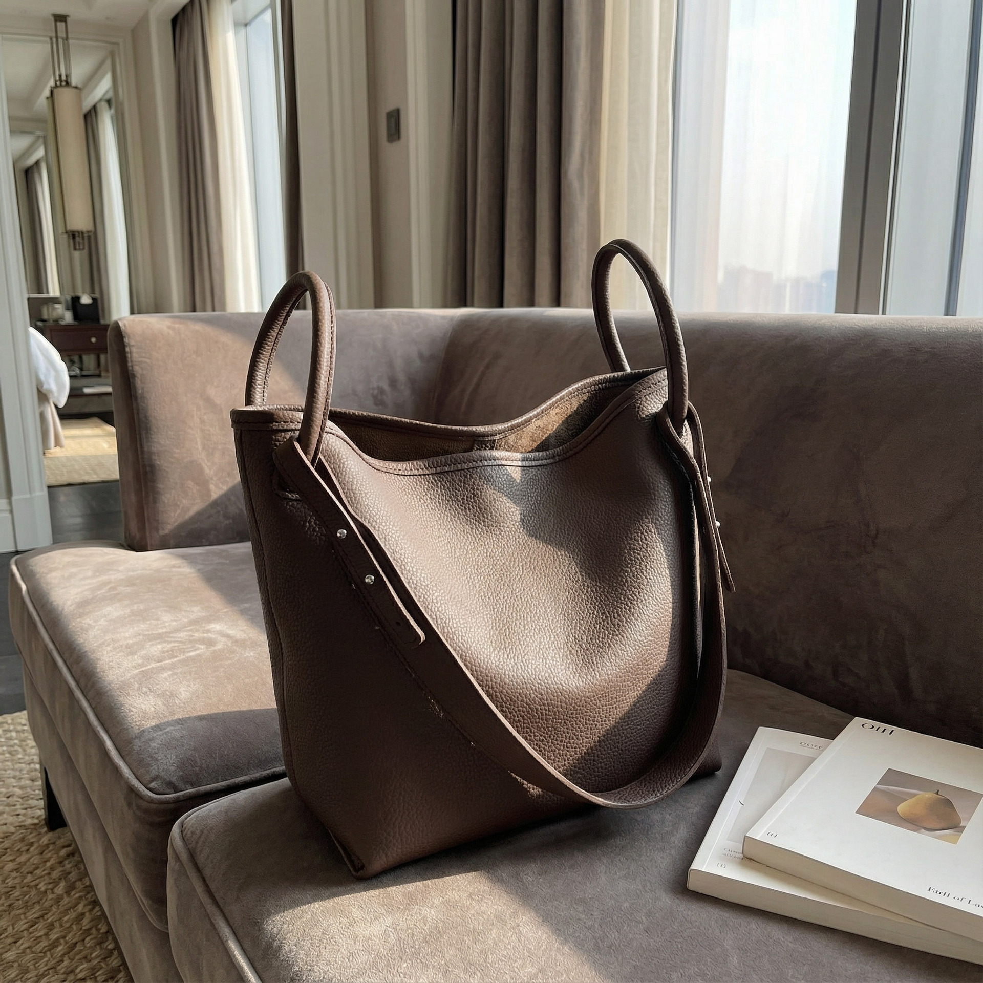 复古大容量通勤包2025新款