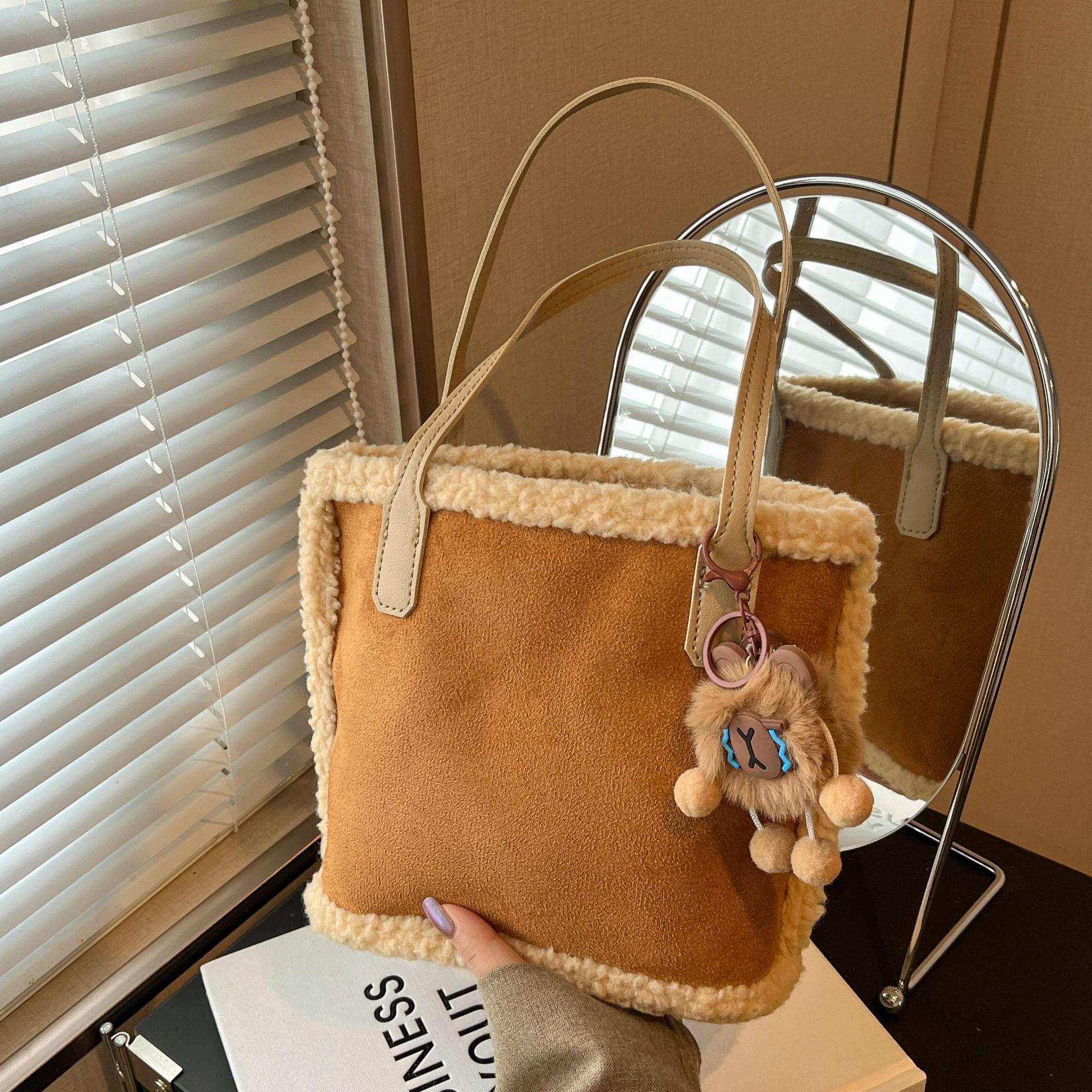 法式小众手提水桶包女2025