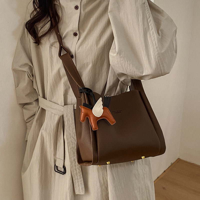 韩国小众菜篮子包女2026新款手提水桶包潮时尚百搭通勤单肩斜挎包,箱包皮具/热销女包/男包,单肩包,淘宝优惠券,粉丝福利购,淘宝优惠卷