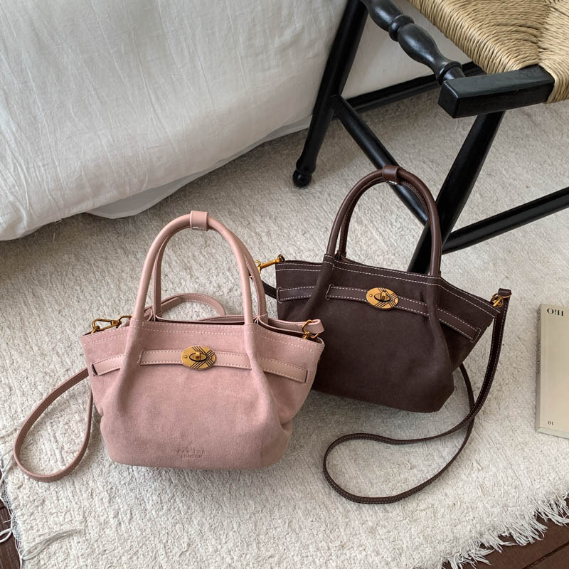 复古绒面饺子包女2025新款