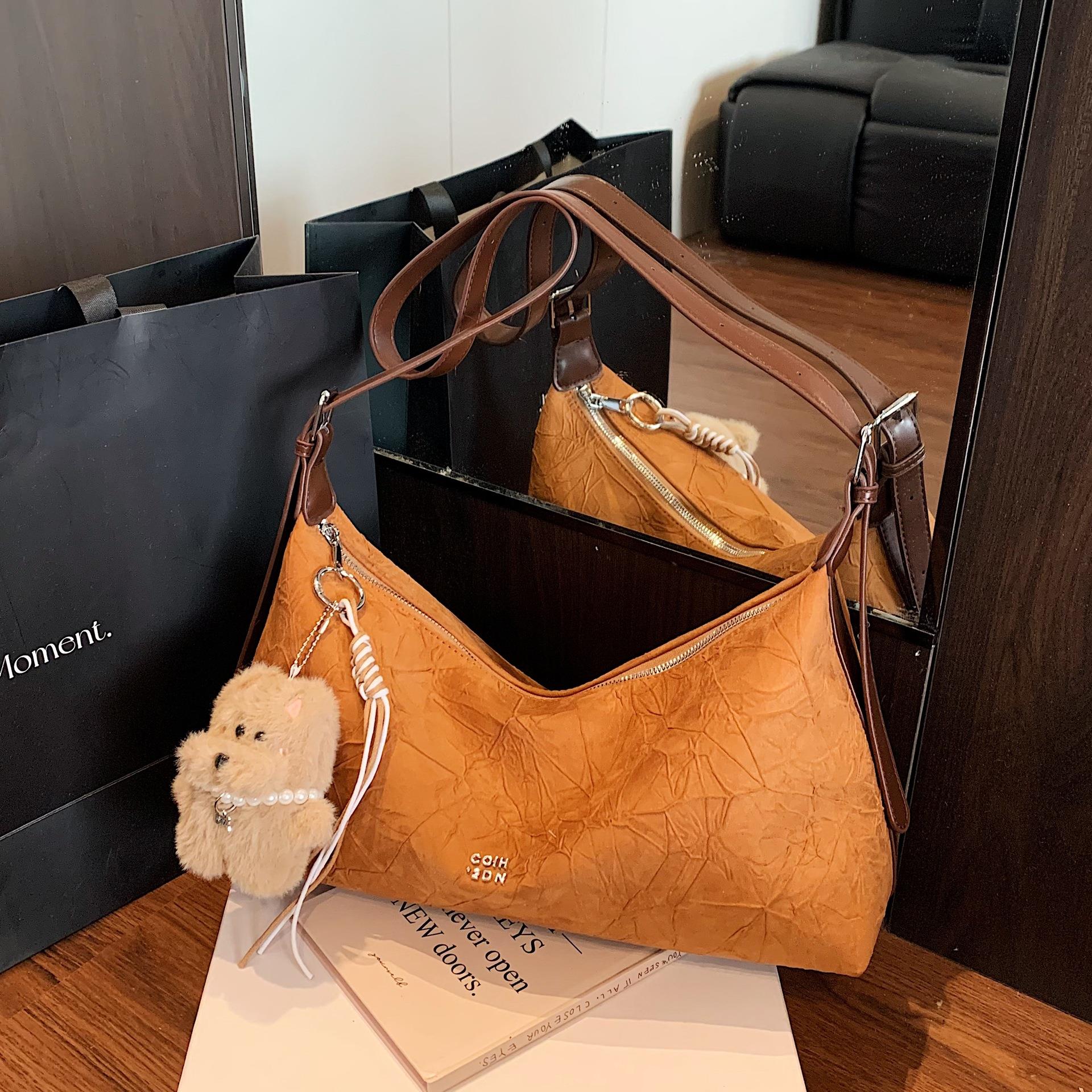 秋冬季这皱纹单肩饺子包女