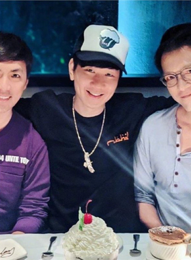 林俊杰演唱会JJ20周边纪念正品话筒圣剑老鹰头手链首饰品项坠项链