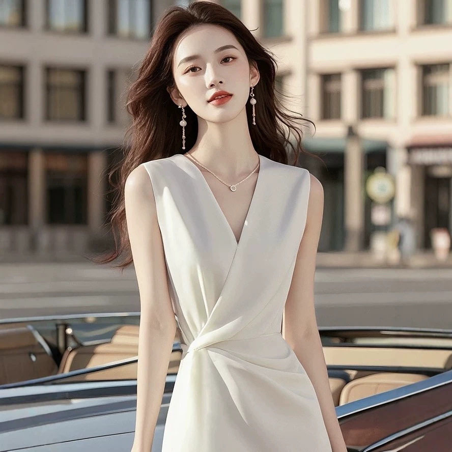 法式白色无袖连衣裙2026新款女夏季轻奢感极简超好看气质裙子