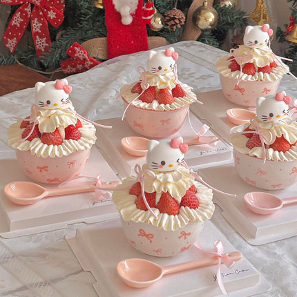 2026网红圣诞节草莓kt猫蛋糕装饰摆件hellokitty奶油粉甜品陶瓷碗