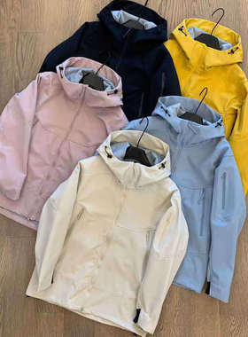 山系户外！春秋女装款立体剪裁防风防水连帽软壳冲锋衣夹克登山服