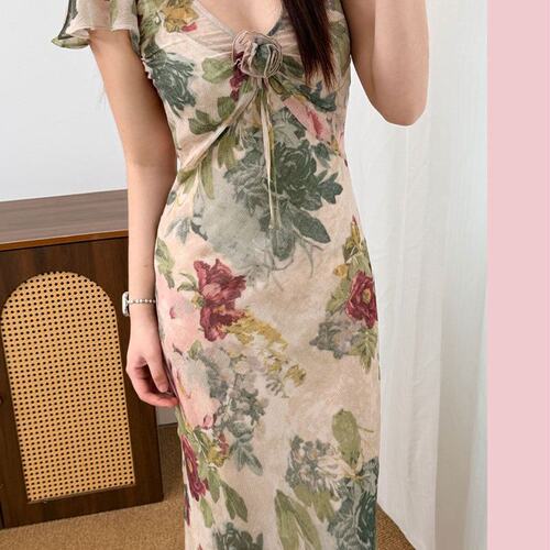 Ava***法式复古V领小飞袖修身连衣裙真丝斜裁顺纡绉长裙