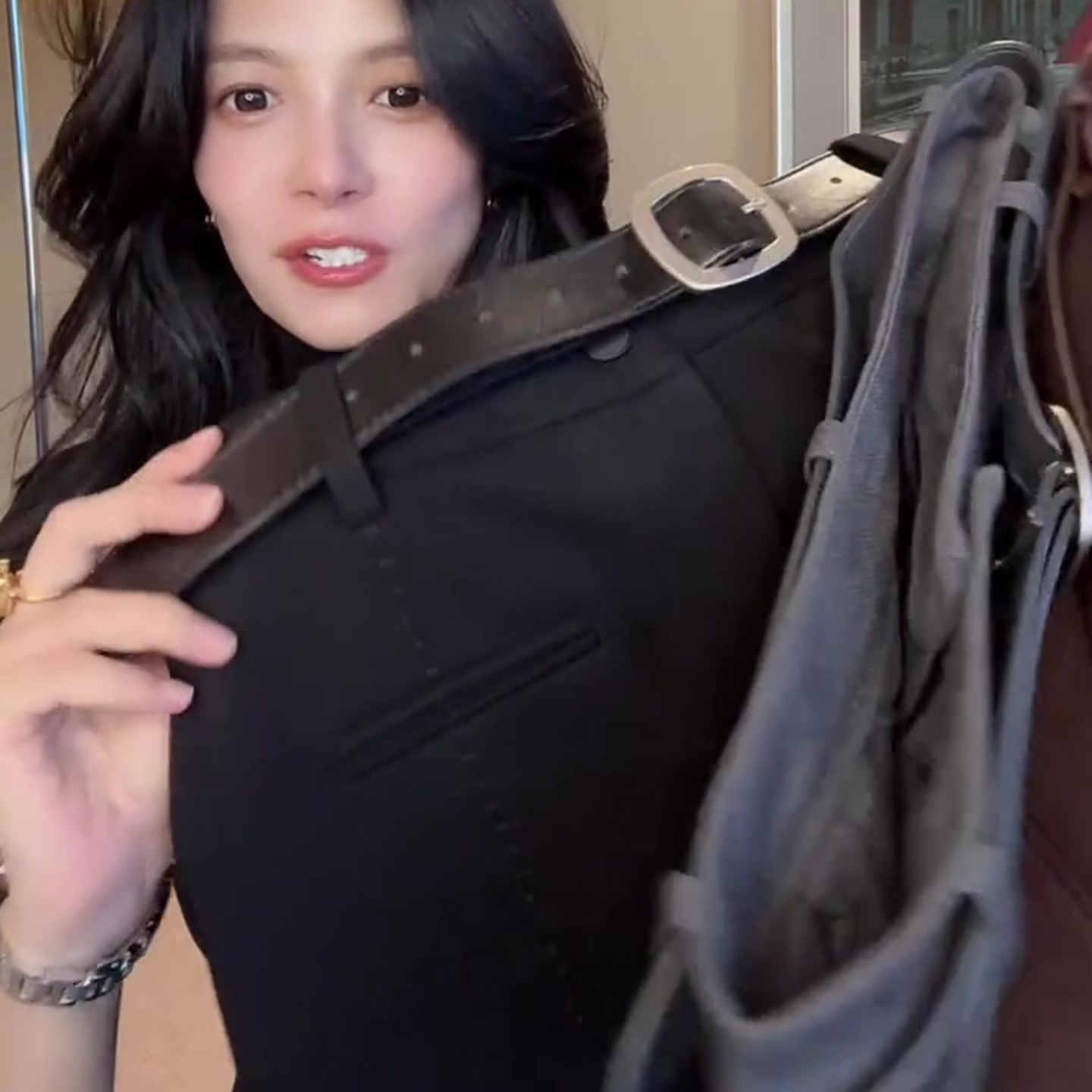 设计感黑色短裙女2025秋季流行新款高腰显瘦简约时尚气质半身裙
