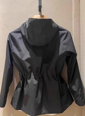 连帽冲锋衣外套女2025秋季新款欧货黑色宽松抽绳收腰防风夹克上衣