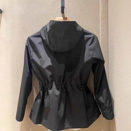 连帽冲锋衣外套女2025秋季新款欧货黑色宽松抽绳收腰防风夹克上衣