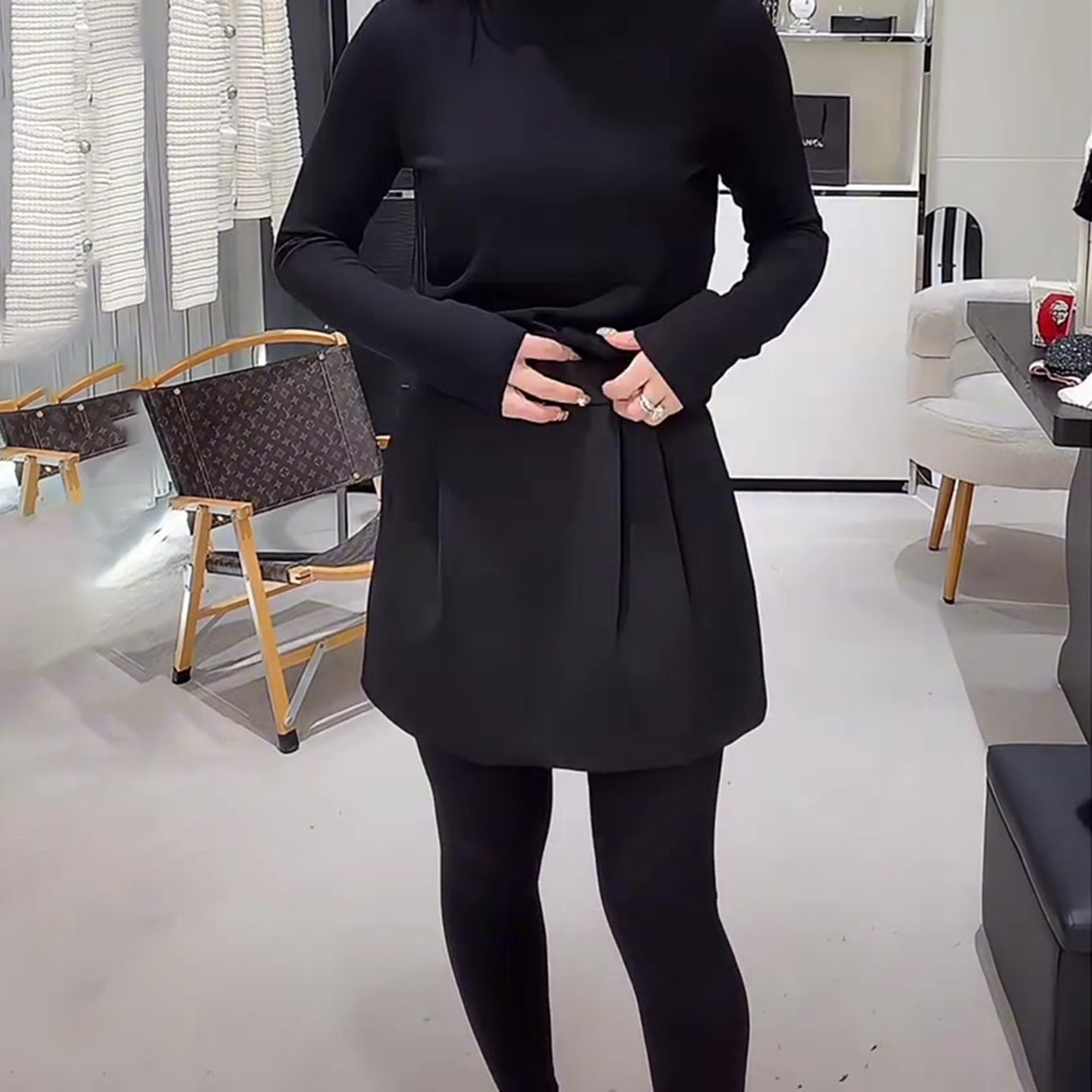 黑色压褶毛呢花苞短裙女2025秋冬流行新款高腰显瘦简约气质半身裙
