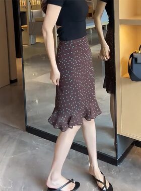 百搭复古风夏季短裙女2026年新款设计感收腰休闲减龄包臀半身裙子