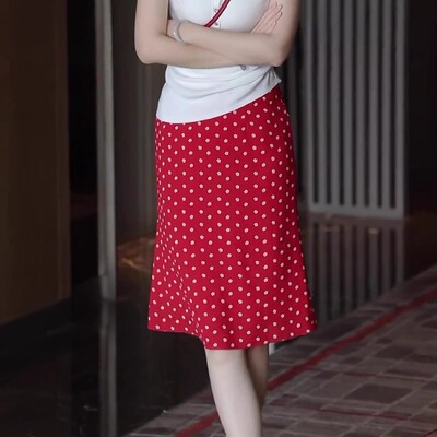 慵懒风红色波点半身裙女2026流行新款高腰显瘦时尚气质中长裙