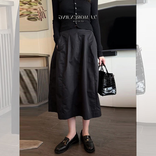 极简风黑色花苞裙女秋季新款遮肉显瘦通勤气质休闲百搭减龄半身裙