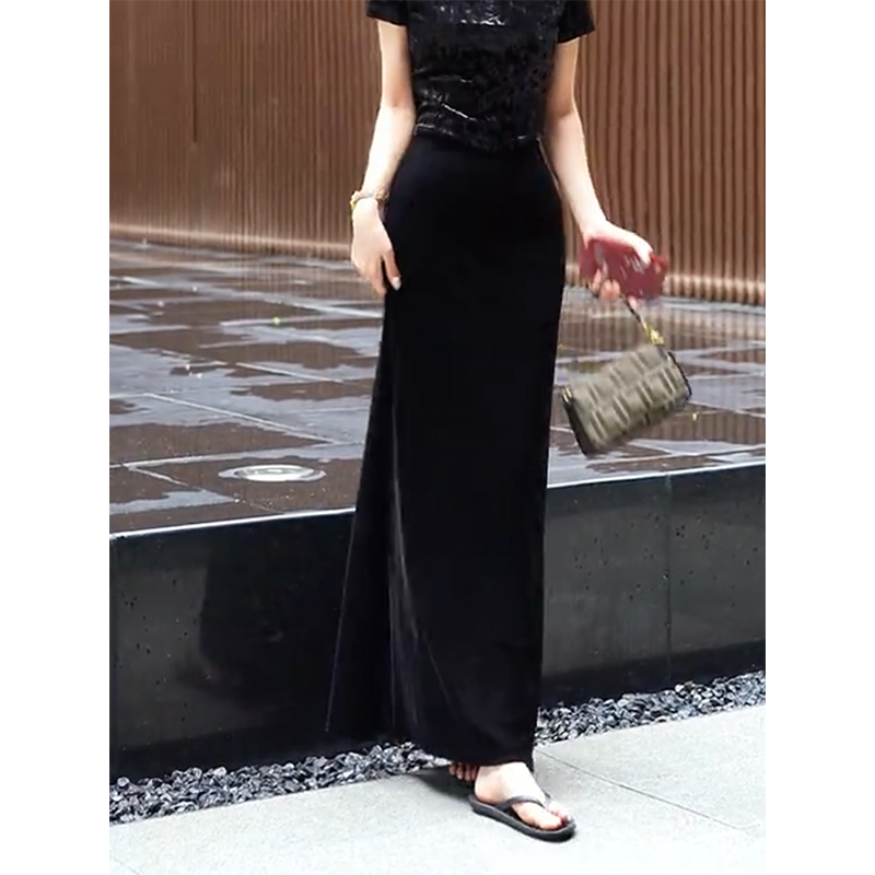 黑色气质时尚慵懒垂坠感包臀裙秋季2025年法式优雅高腰显瘦半身裙