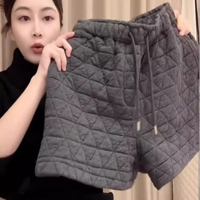 冬装女2025年新款高级感灰色松紧腰抽绳宽松直筒加厚夹棉菱格短裤