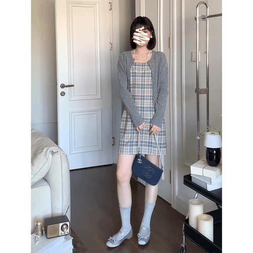 2025春季新款女法式气质修身针织开衫收腰显瘦拼色格纹吊带连衣裙