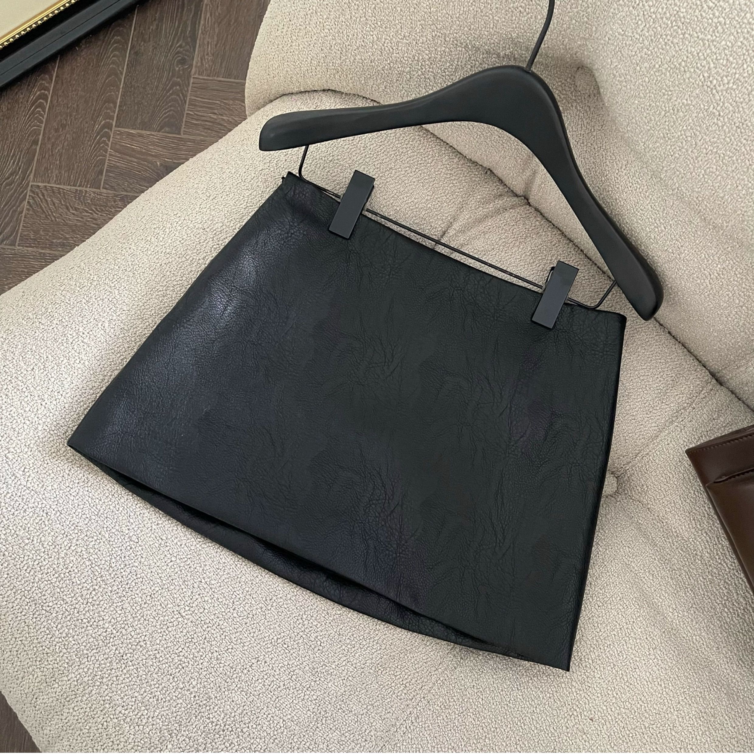 黑色皮裙半身裙女2025秋冬新款辣妹显瘦小A字包臀皮短裙