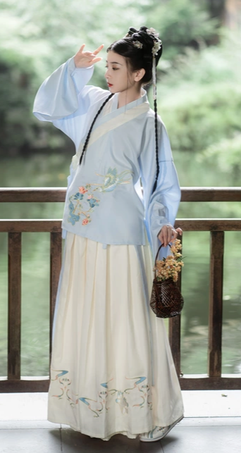 原创明制琵琶袖袄裙刺绣短款汉服