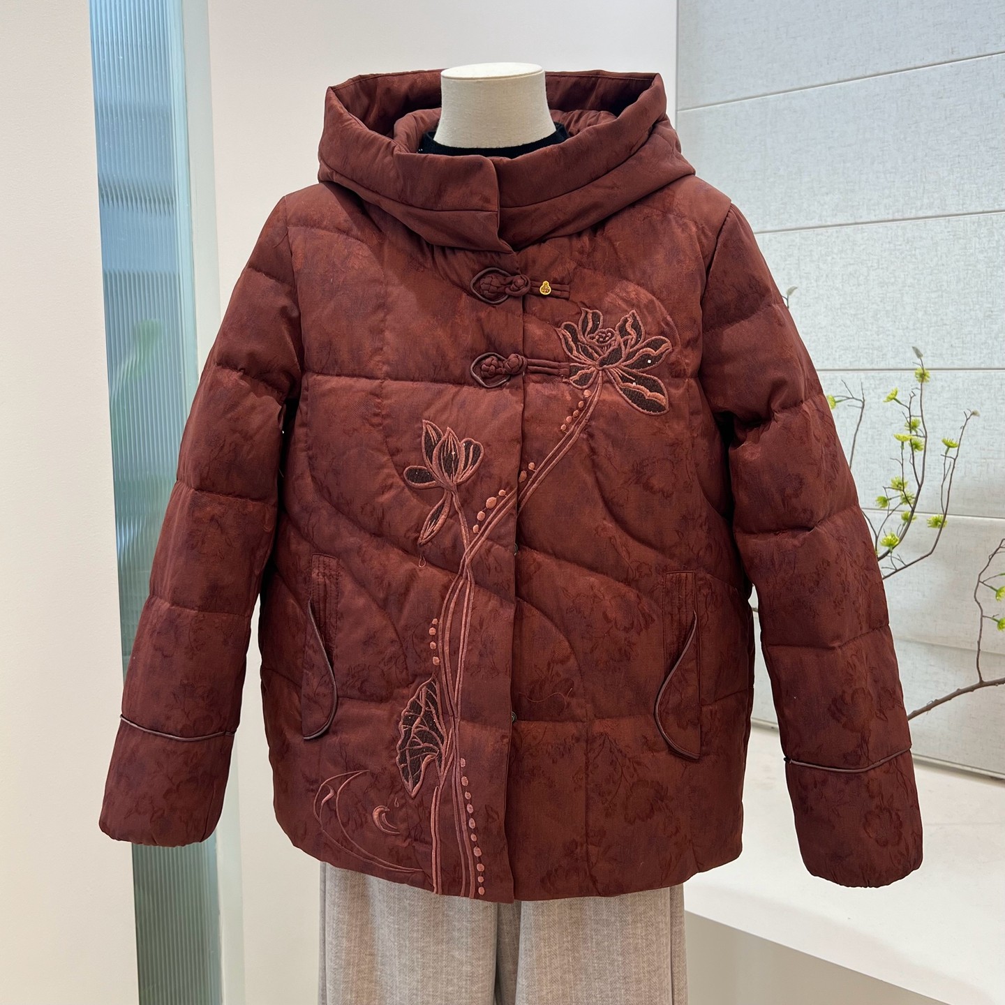 冬季奶奶装中式85绒羽绒服外套刺绣连帽拉链保暖中老年妈妈上衣女