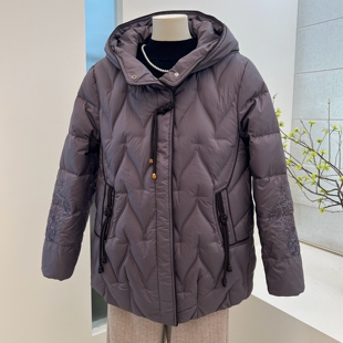 冬季妈妈装厚款抗寒保暖羽绒服外套连帽拉链宽松紫色中老年上衣女
