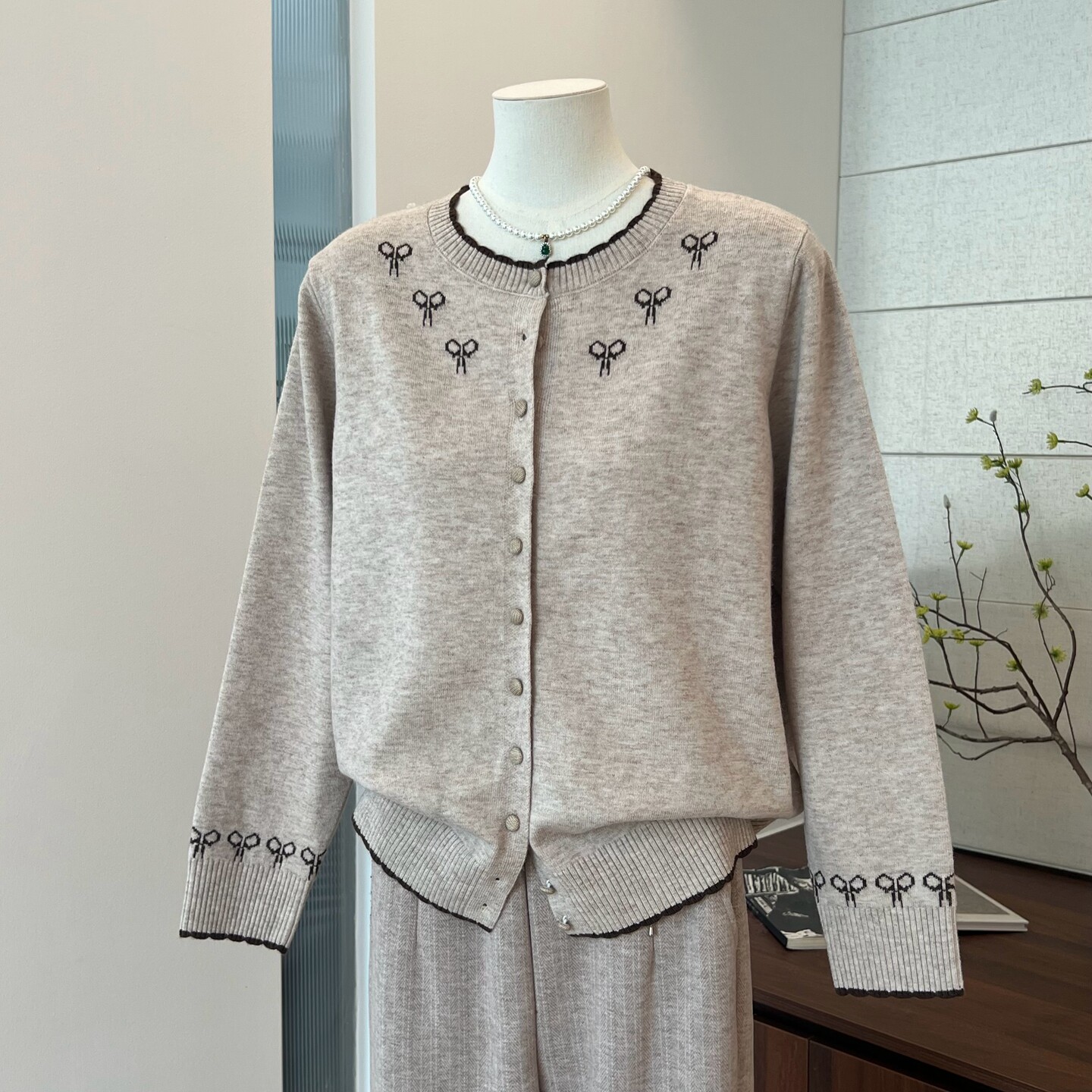 妈妈装秋冬圆领针织开衫毛衣