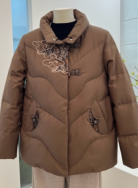 冬季中老年妈妈装刺绣85绒羽绒服短款外套保暖宽松大码老人上衣女