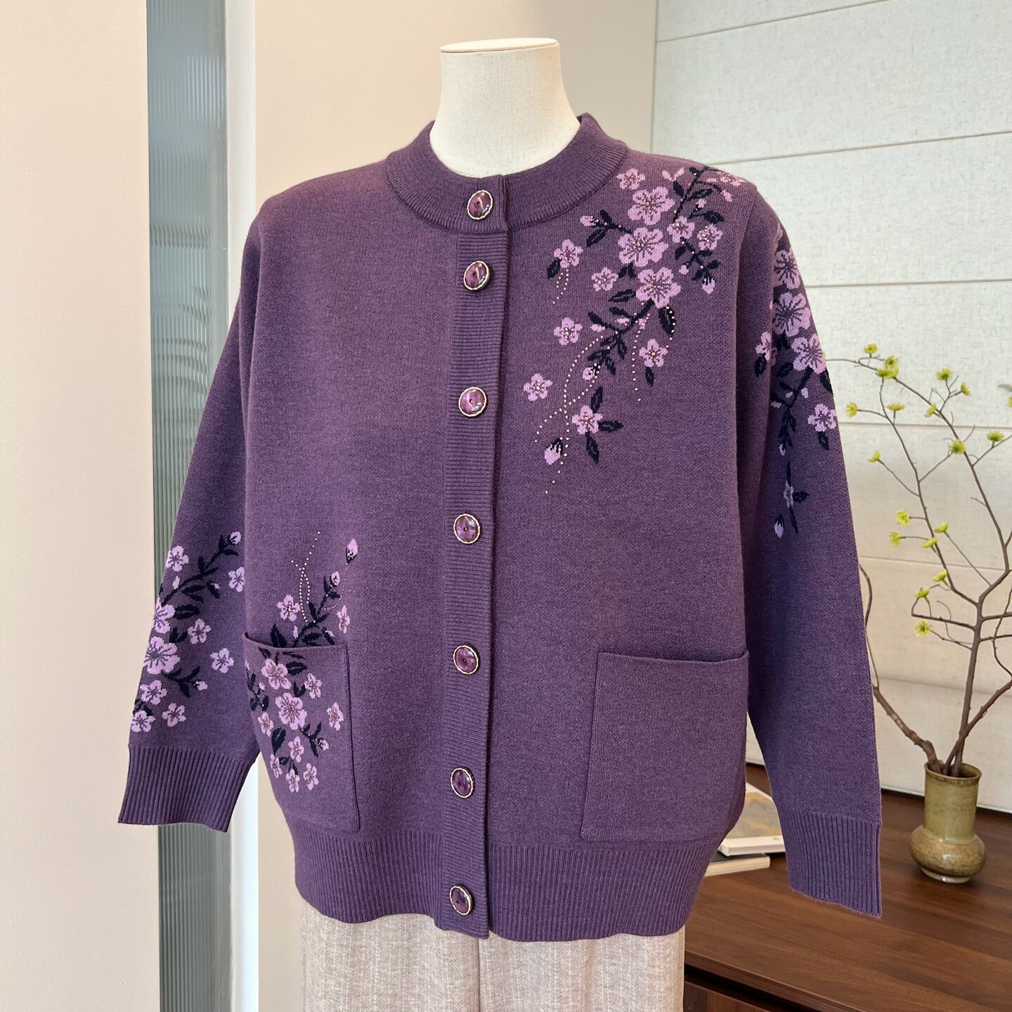 妈妈装绣花开衫女春秋紫色圆领