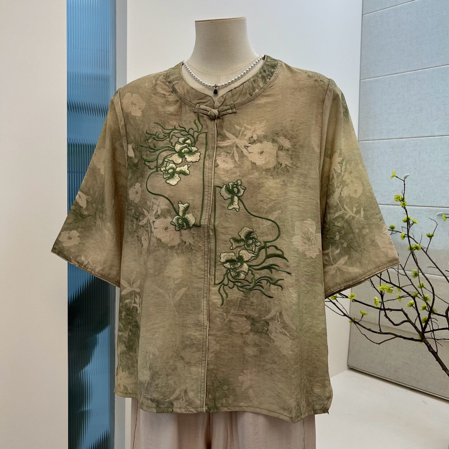 奶奶装新款夏季刺绣仿棉麻衬衫