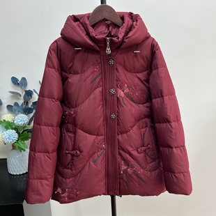 冬季奶奶装羽绒服加厚保暖刺绣外套中老年妈妈短款宽松老人上衣女