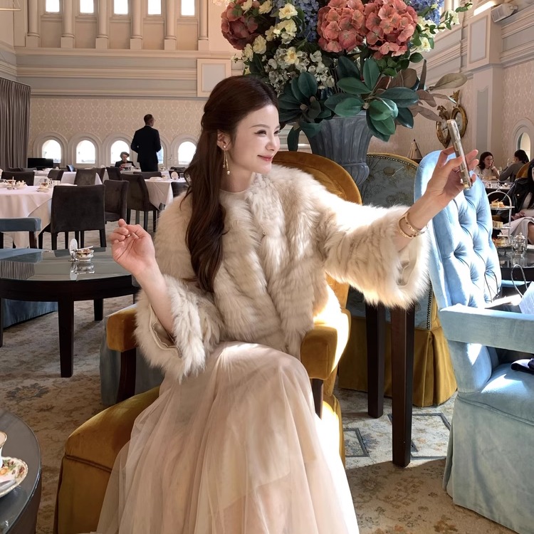 娇气包Wcouture新品 进口saga车条狐狸毛 定染渐变短款皮草外套