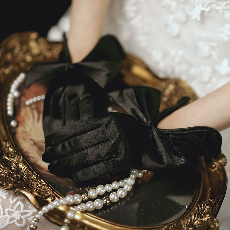 黑色缎面蝴蝶结短款演出旗袍宴会