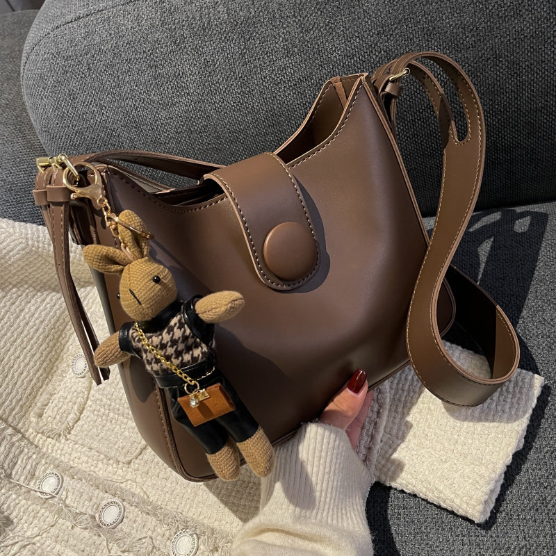 时尚简约大容量包包2025新款女秋冬季流行高级质感单肩斜挎水桶包,箱包皮具/热销女包/男包,水桶包,淘宝优惠券,粉丝福利购,淘宝优惠卷