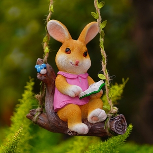 创意兔子看书摆件荡秋千树挂件动物花园造景观庭院阳台幼儿园装饰