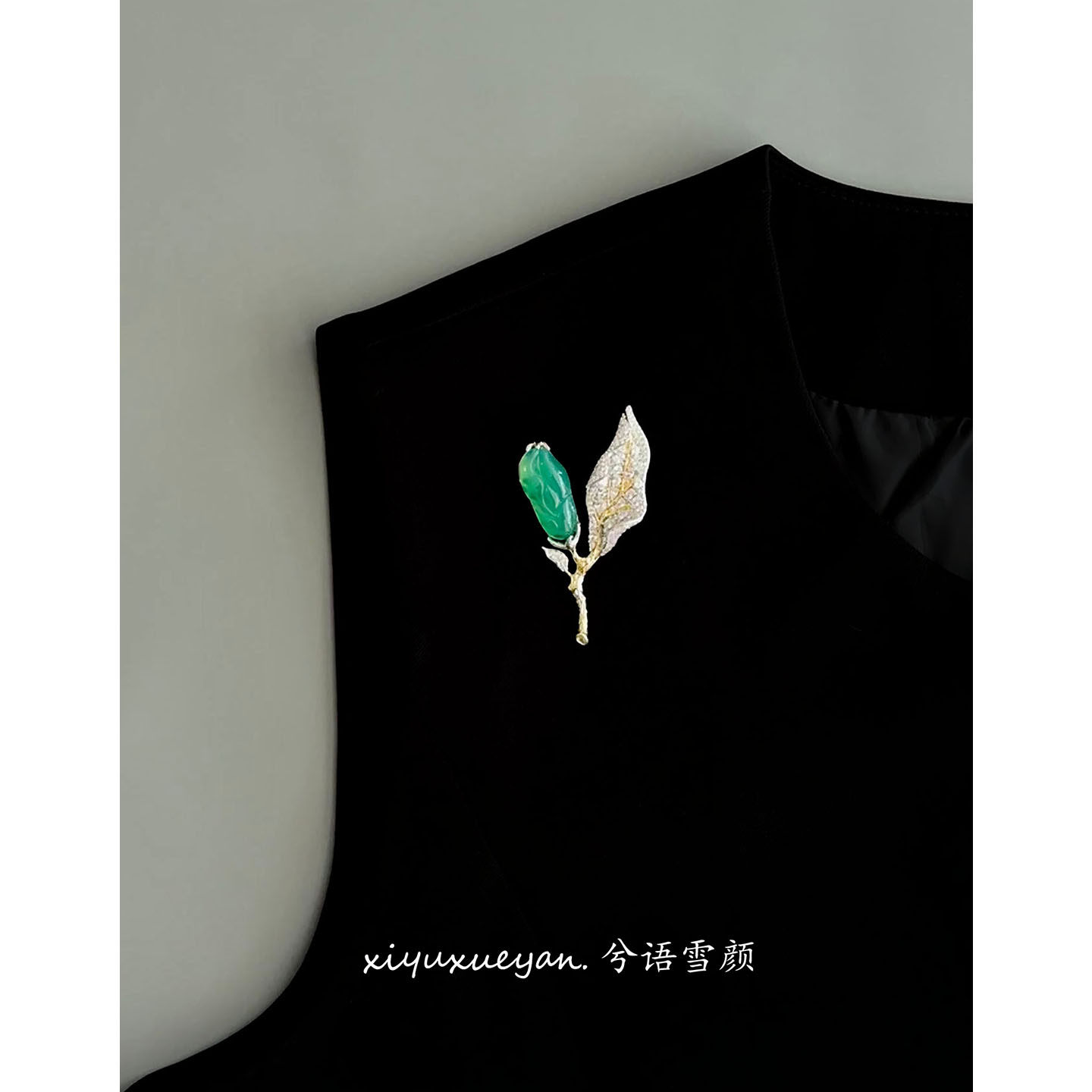 绿玉髓双色金叶轻奢胸针
