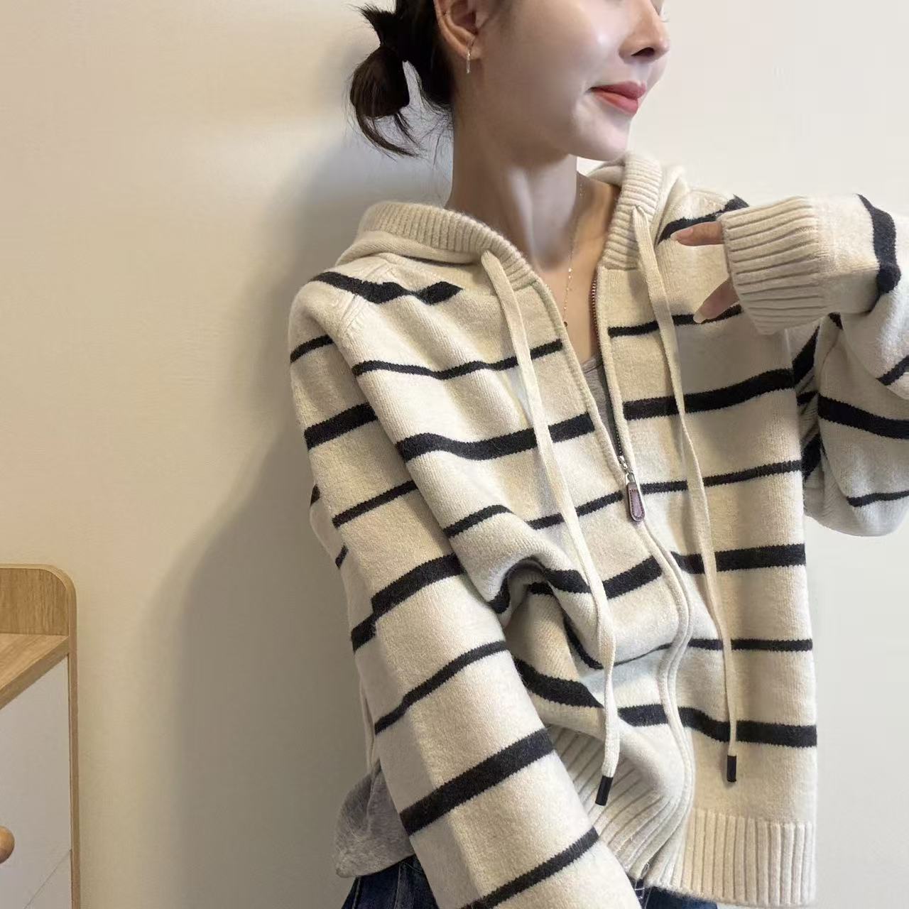 韩系连帽撞色条纹针织开衫女秋季